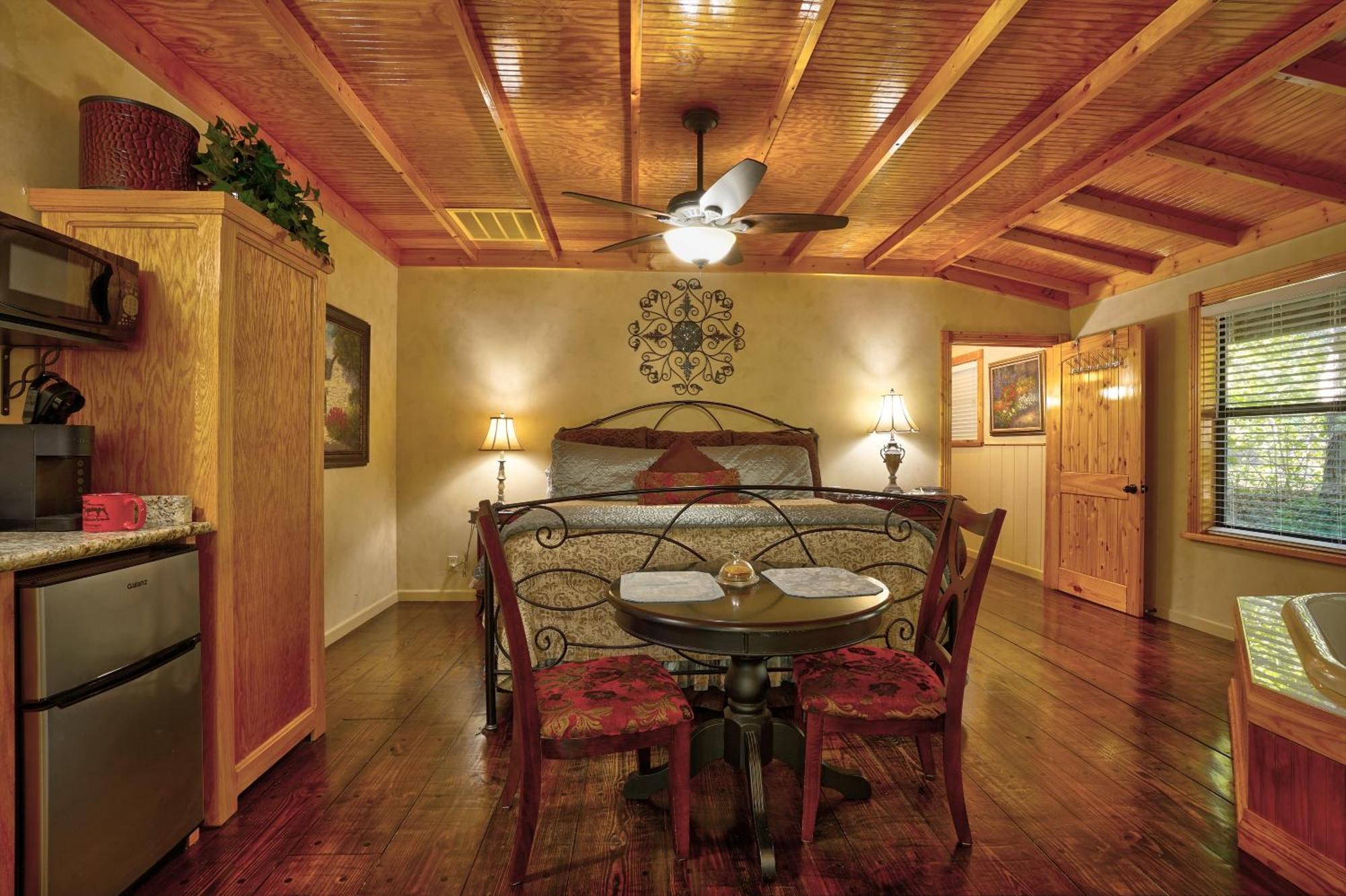 Bed And Breakfast On White Rock Creek Уэйко Экстерьер фото